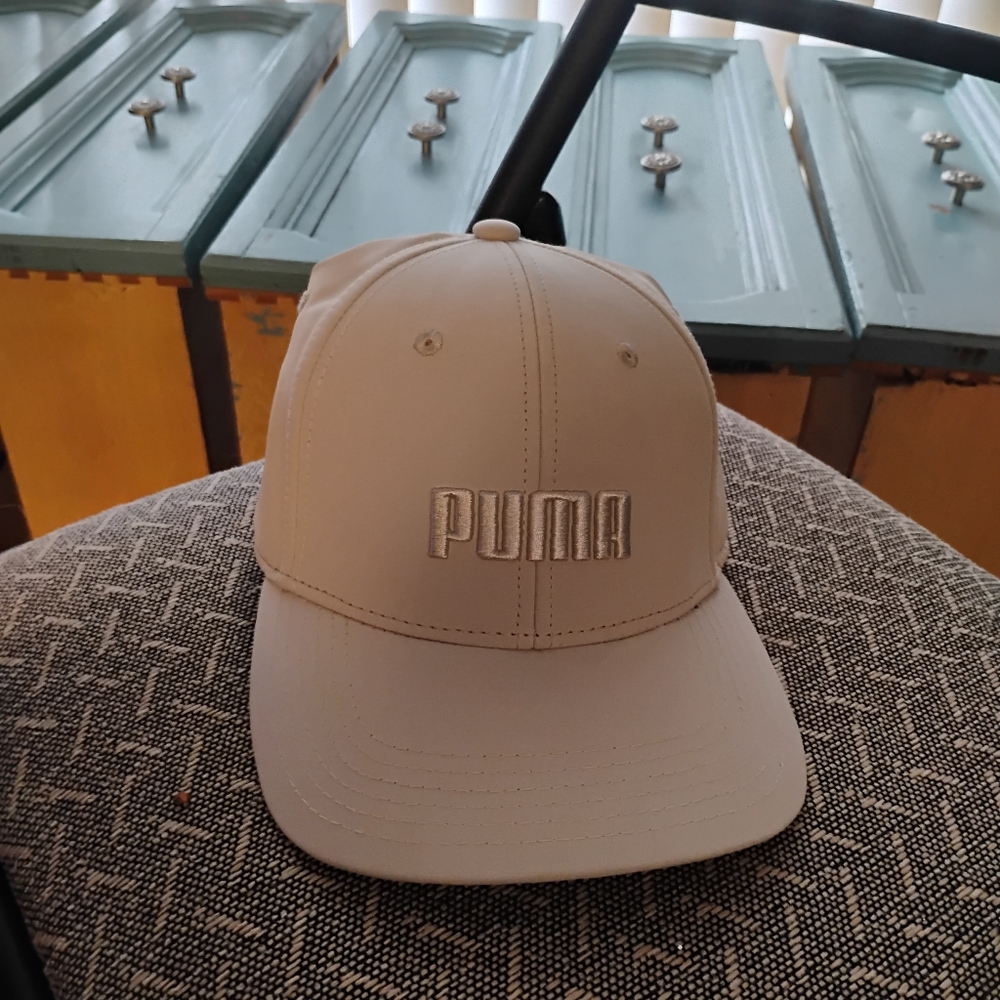 Brand new Men's PUMA stretch hat snapback S/M brand NEW!